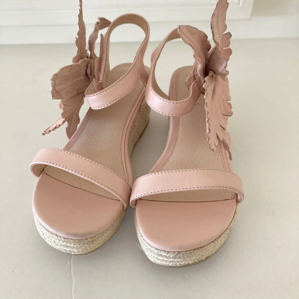 NWOT Anthropologie Cecelia Kids Lilly Flower Pink Leather Sandals Sz 2